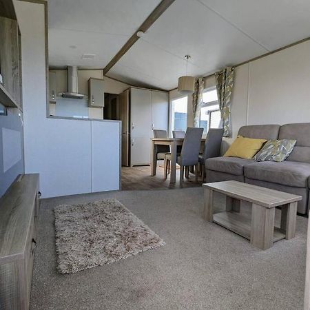 Beautiful Pet Friendly Southerness Caravan With Sea View & Decking Area Mainsriddle Zewnętrze zdjęcie