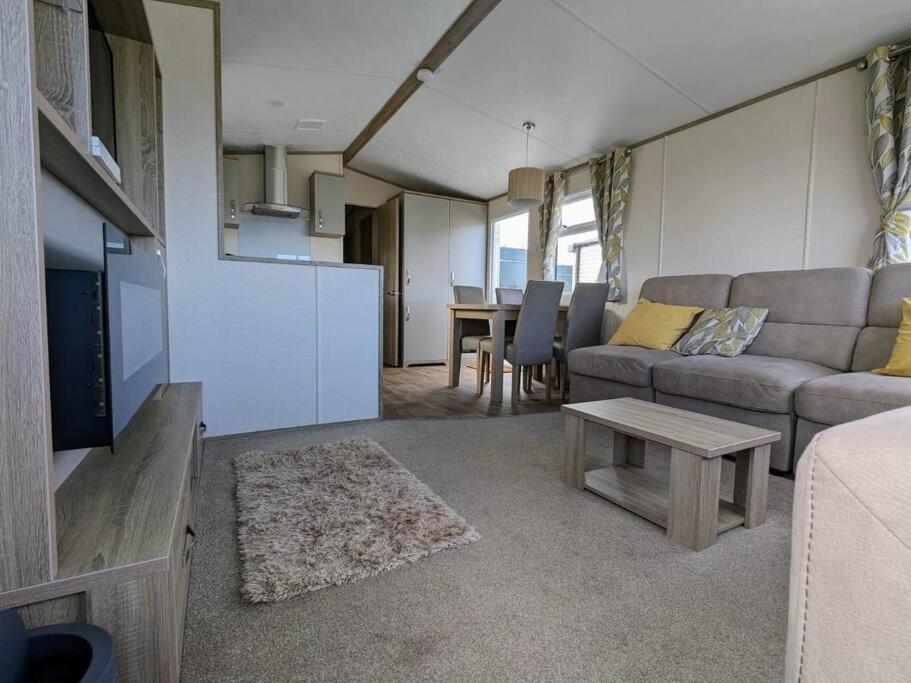 Beautiful Pet Friendly Southerness Caravan With Sea View & Decking Area Mainsriddle Zewnętrze zdjęcie