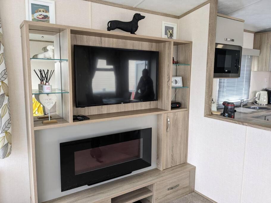 Beautiful Pet Friendly Southerness Caravan With Sea View & Decking Area Mainsriddle Zewnętrze zdjęcie