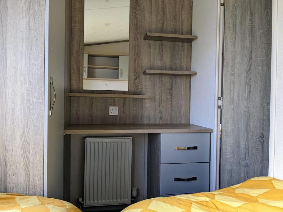 Beautiful Pet Friendly Southerness Caravan With Sea View & Decking Area Mainsriddle Zewnętrze zdjęcie