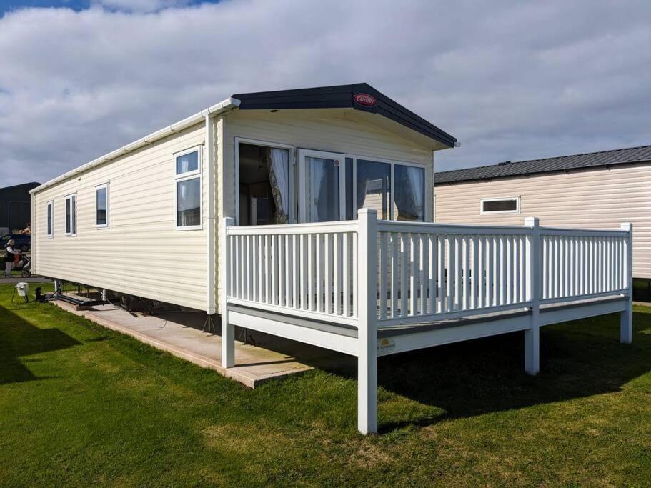 Beautiful Pet Friendly Southerness Caravan With Sea View & Decking Area Mainsriddle Zewnętrze zdjęcie