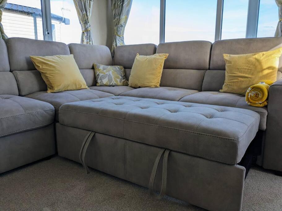 Beautiful Pet Friendly Southerness Caravan With Sea View & Decking Area Mainsriddle Zewnętrze zdjęcie