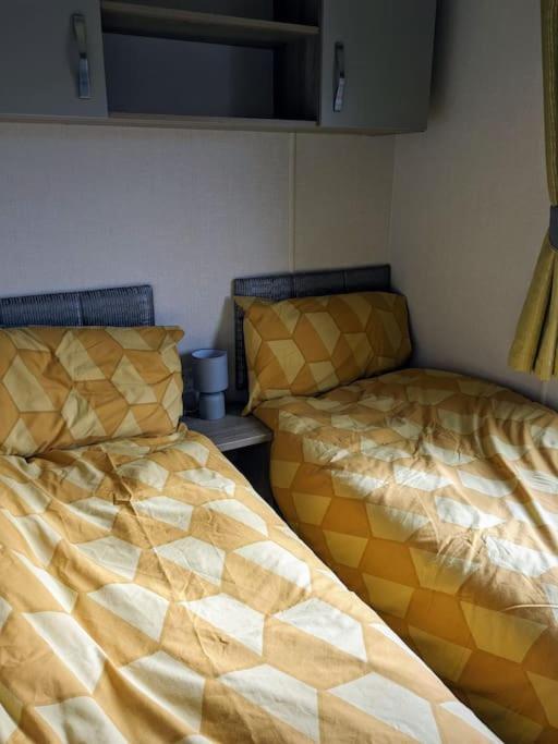 Beautiful Pet Friendly Southerness Caravan With Sea View & Decking Area Mainsriddle Zewnętrze zdjęcie