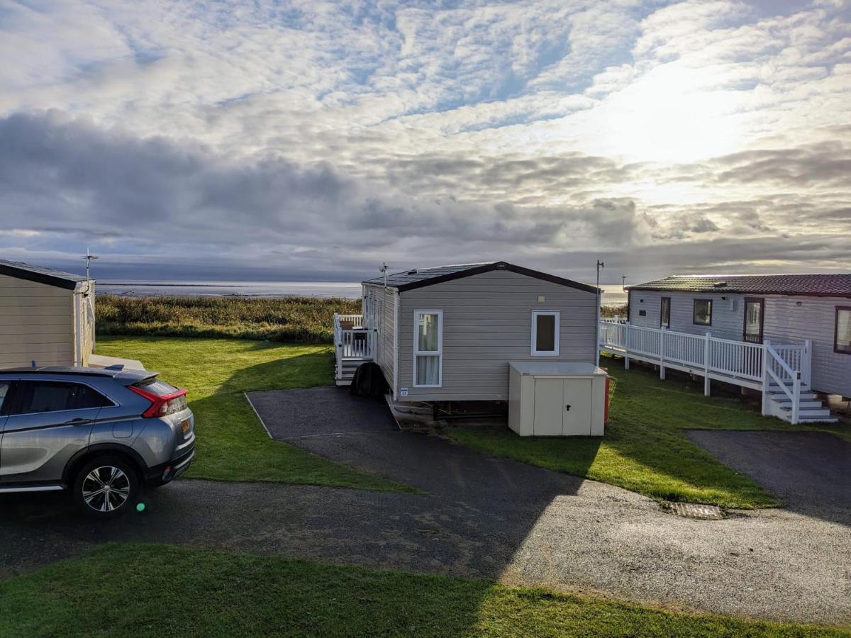 Beautiful Pet Friendly Southerness Caravan With Sea View & Decking Area Mainsriddle Zewnętrze zdjęcie